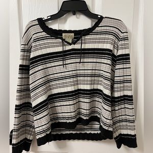 Vintage sweater perfect for the fall time🍁